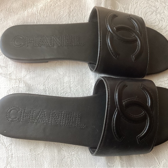 Chanel 2023 Black Lambskin Mules Slides Sandals Size 37 C - Picture 3 of 8